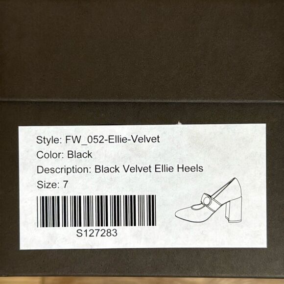 New in Box BLACK VELVET ELLIE HEELS with Block Heels Size 7 Fits like a Size 6 - Picture 6 of 11